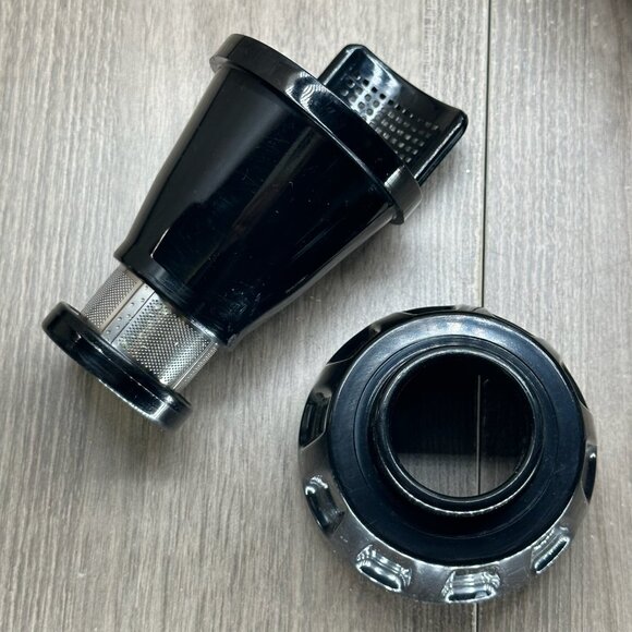 Omega Juice & Vegetable Extractor Model No. 8006 Stainless Steel Electric Silver - Picture 9 of 13